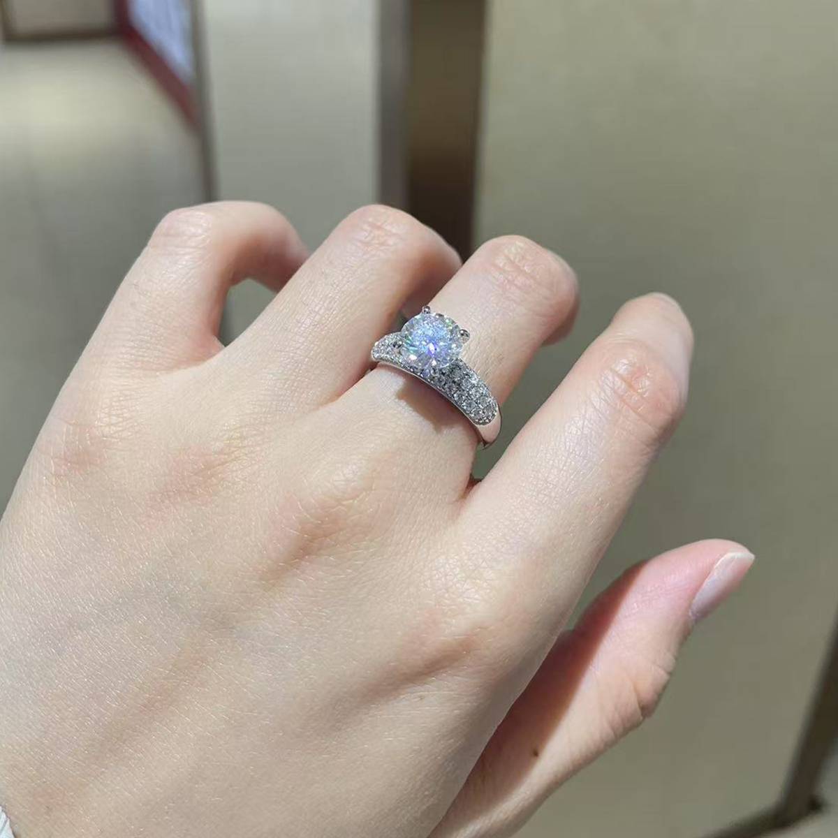 四爪女戒S925银镀白金定制选款主石莫桑钻2.0ct/副石高碳钻